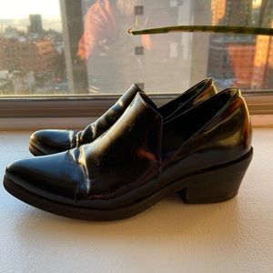 Intentionally Blank Meds Loafers in Black. Sz US 6
